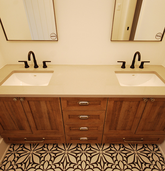 Custom bathroom vanity built by Canadian Woodwork (2 of 4)