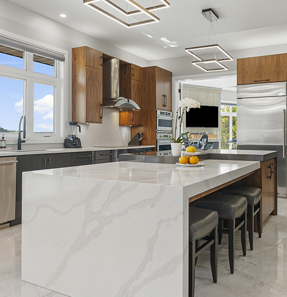 Custom kitchen built by Canadian Woodwork (8 of 11)