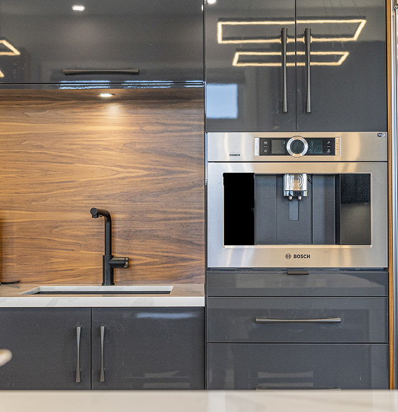 Custom kitchen built by Canadian Woodwork (9 of 11)
