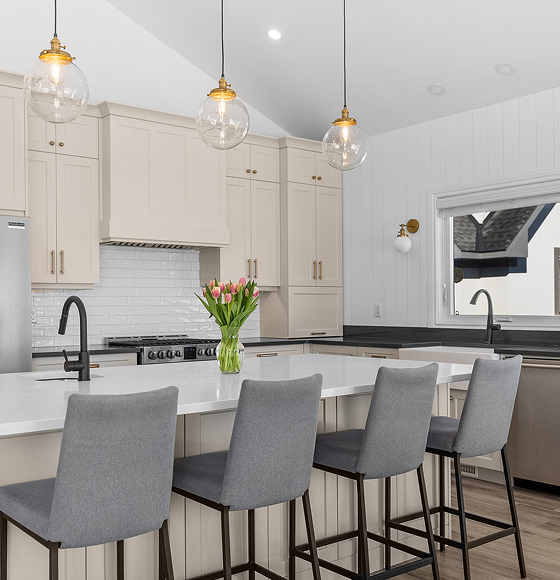Custom kitchen built by Canadian Woodwork (6 of 11)