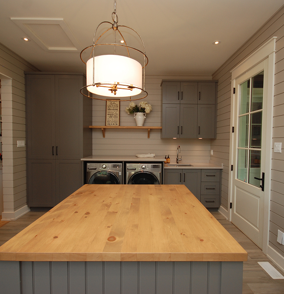 Custom laundry room cabinetry built by Canadian Woodwork (3 of 3)